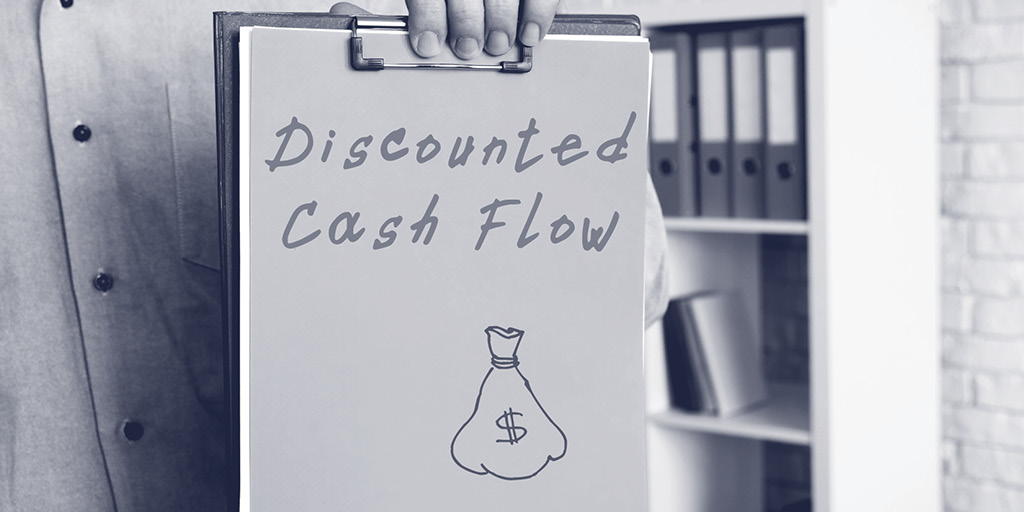 advantages and disadvantages of discounted cash flow